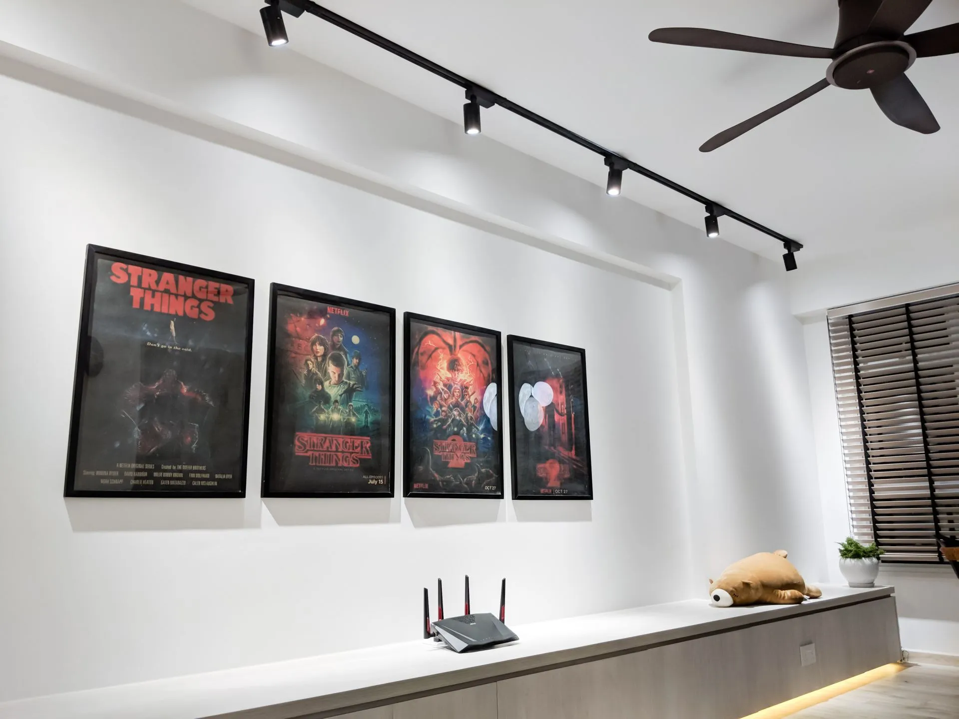 We're huge fans of Strange Things. So it was a really easy choice to use these posters that we got from Taobao for really cheap, rather than get an eclipse drawing or painting that meant little to us. The router placement is also quite good and the signal reaches most of the house except for some parts of the bedroom.